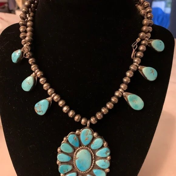 Navajo Native American necklace - not signed but guaranteed SS and turquoise. - Picture 5 of 7